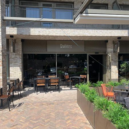 Amber Vista 2 Bedroom Apartments- Supermarket, Coffee Shop, Restaurants & Parking Below カーディフ エクステリア 写真
