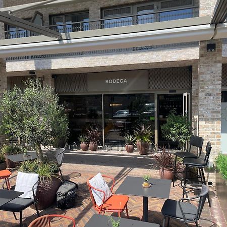 Amber Vista 2 Bedroom Apartments- Supermarket, Coffee Shop, Restaurants & Parking Below カーディフ エクステリア 写真