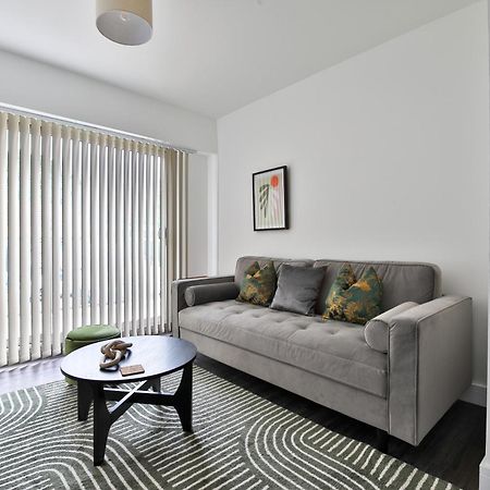 Amber Vista 2 Bedroom Apartments- Supermarket, Coffee Shop, Restaurants & Parking Below カーディフ エクステリア 写真