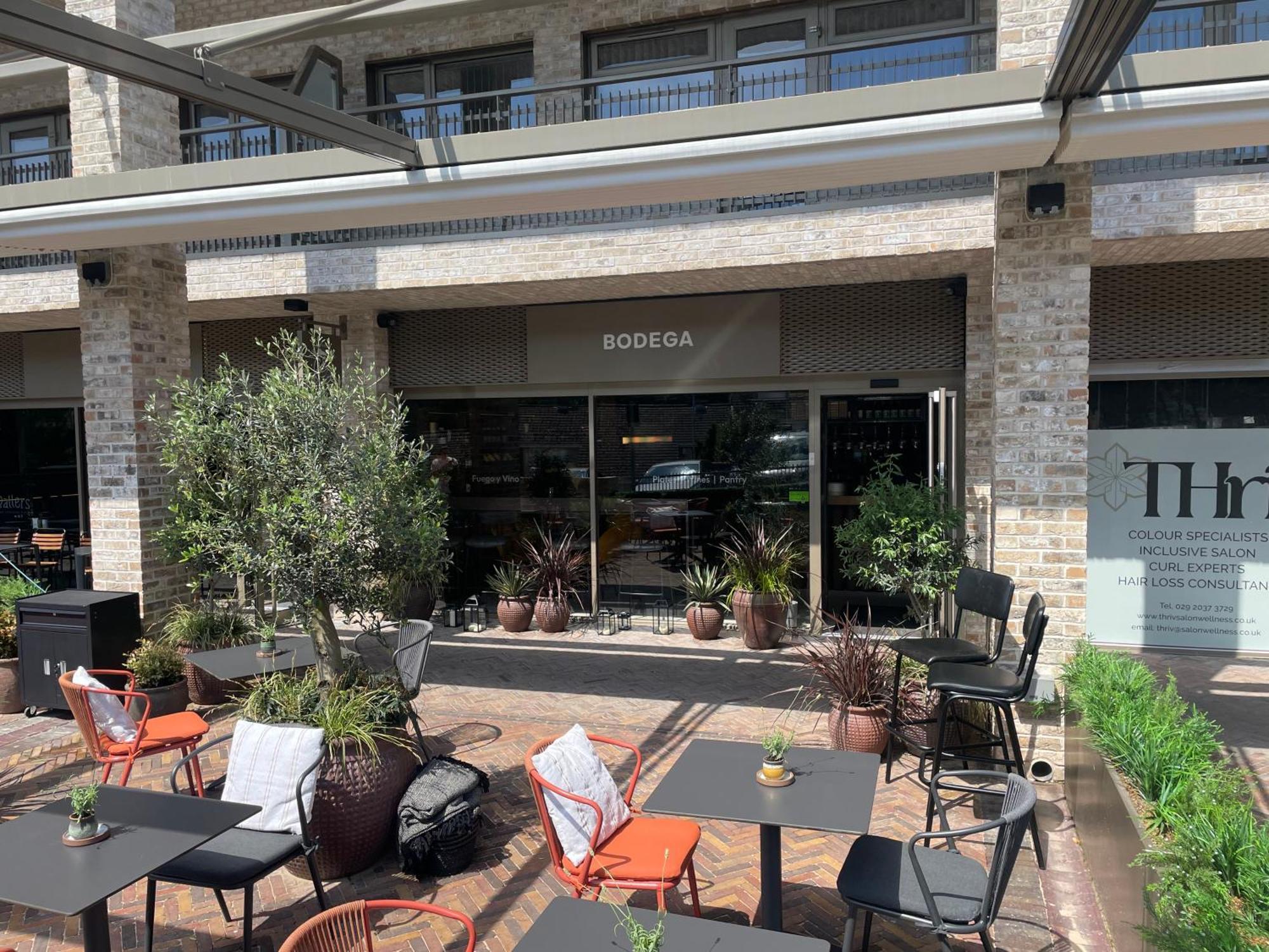 Amber Vista 2 Bedroom Apartments- Supermarket, Coffee Shop, Restaurants & Parking Below カーディフ エクステリア 写真