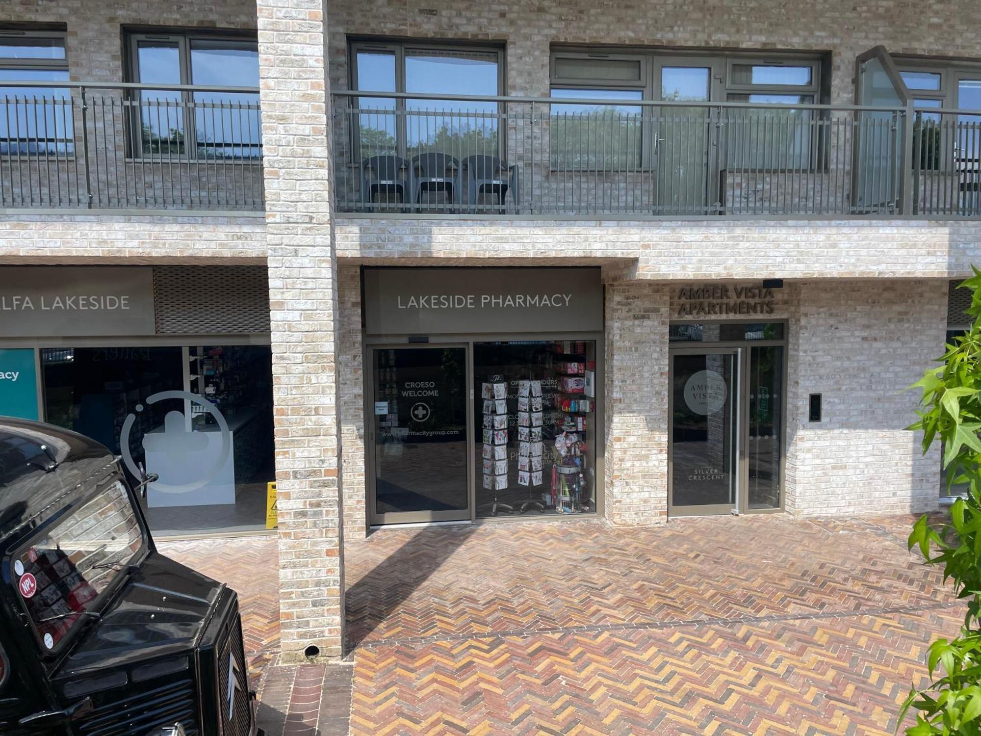 Amber Vista 2 Bedroom Apartments- Supermarket, Coffee Shop, Restaurants & Parking Below カーディフ エクステリア 写真