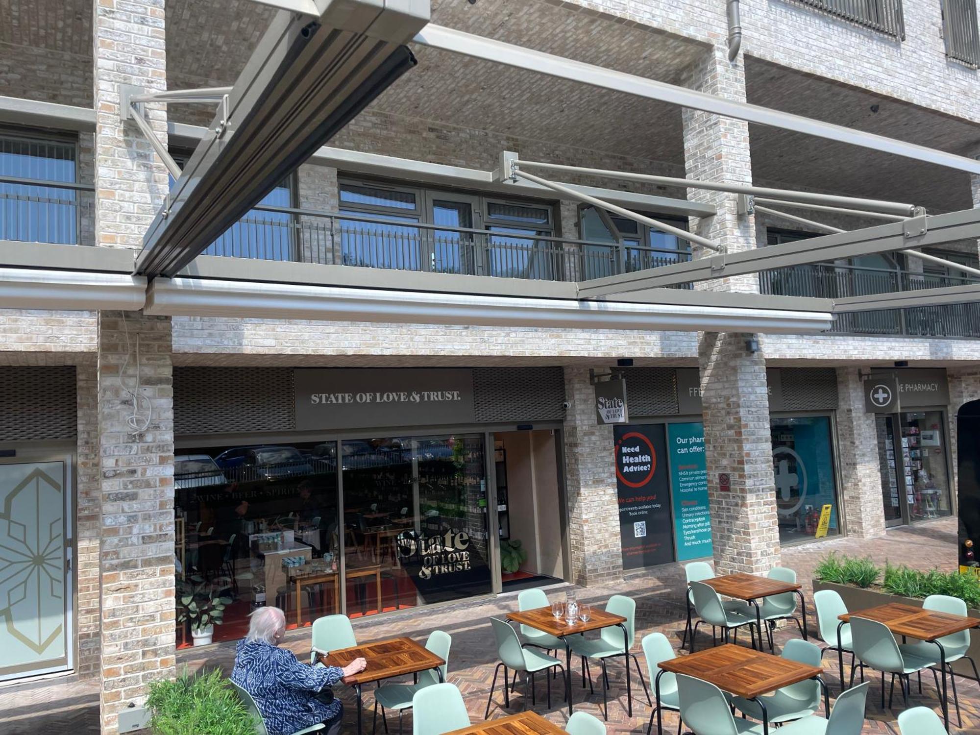 Amber Vista 2 Bedroom Apartments- Supermarket, Coffee Shop, Restaurants & Parking Below カーディフ エクステリア 写真