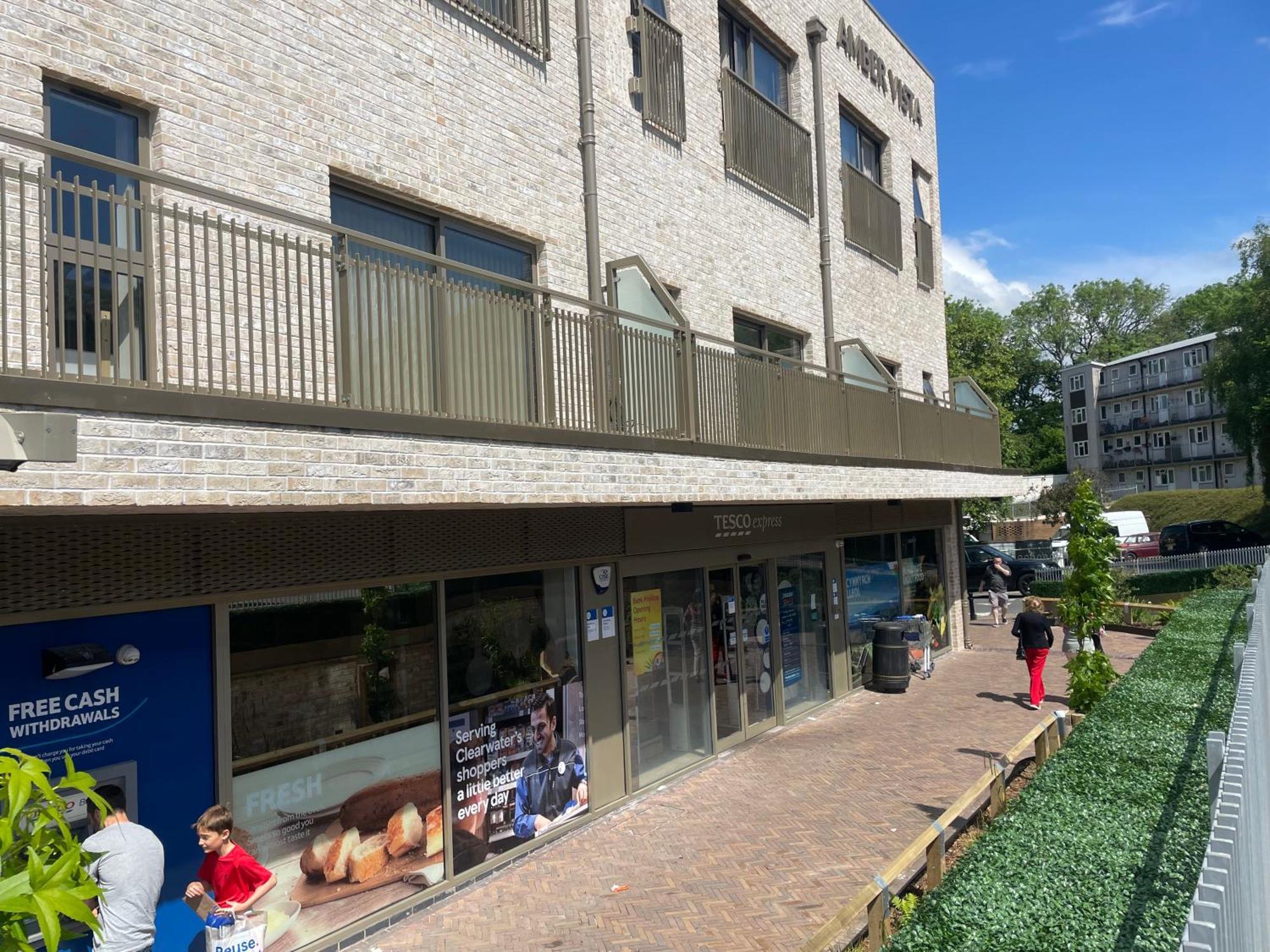Amber Vista 2 Bedroom Apartments- Supermarket, Coffee Shop, Restaurants & Parking Below カーディフ エクステリア 写真
