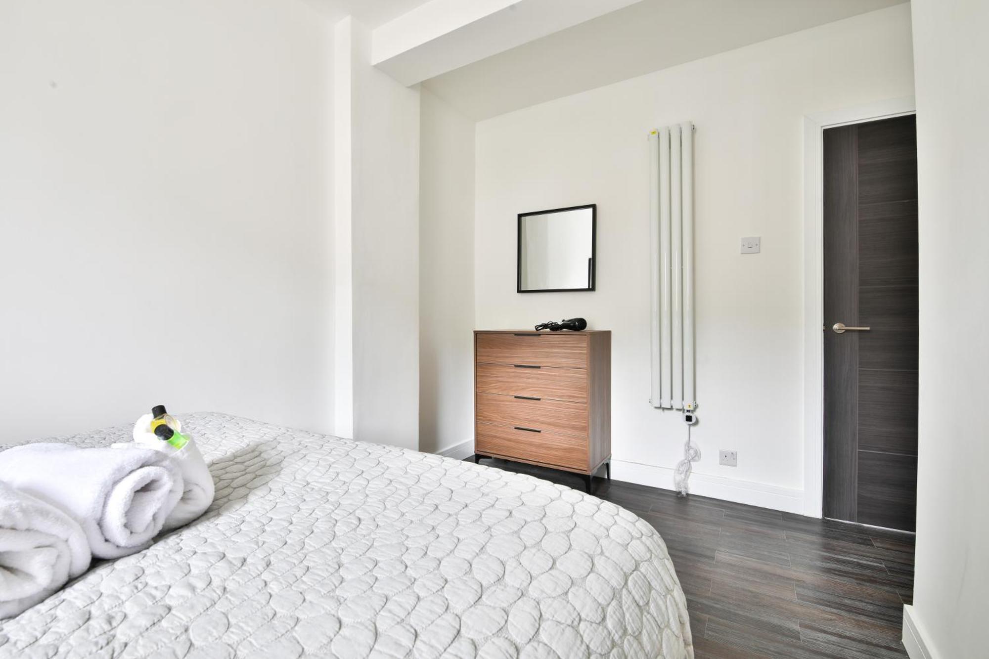 Amber Vista 2 Bedroom Apartments- Supermarket, Coffee Shop, Restaurants & Parking Below カーディフ エクステリア 写真