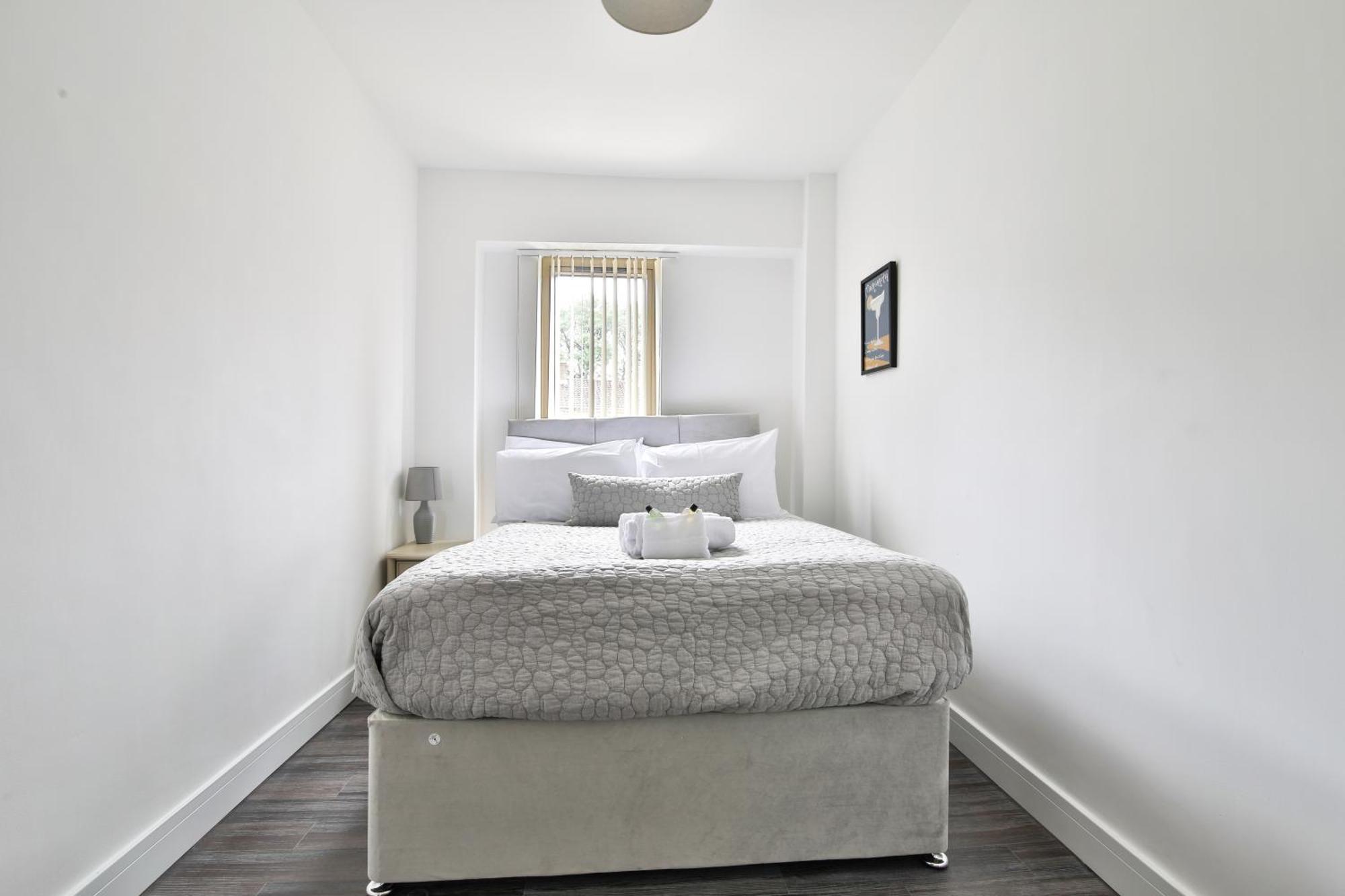 Amber Vista 2 Bedroom Apartments- Supermarket, Coffee Shop, Restaurants & Parking Below カーディフ エクステリア 写真
