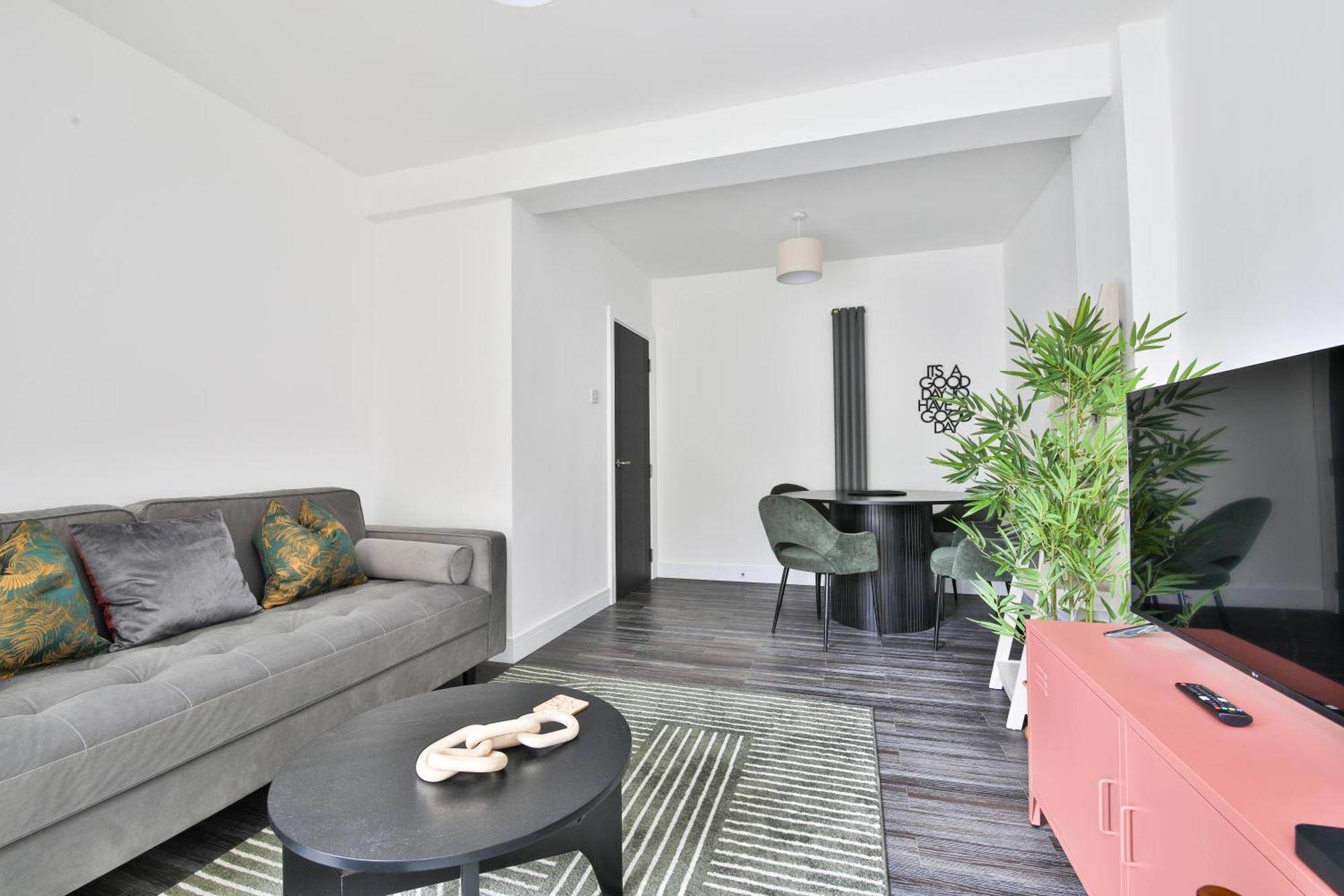 Amber Vista 2 Bedroom Apartments- Supermarket, Coffee Shop, Restaurants & Parking Below カーディフ エクステリア 写真