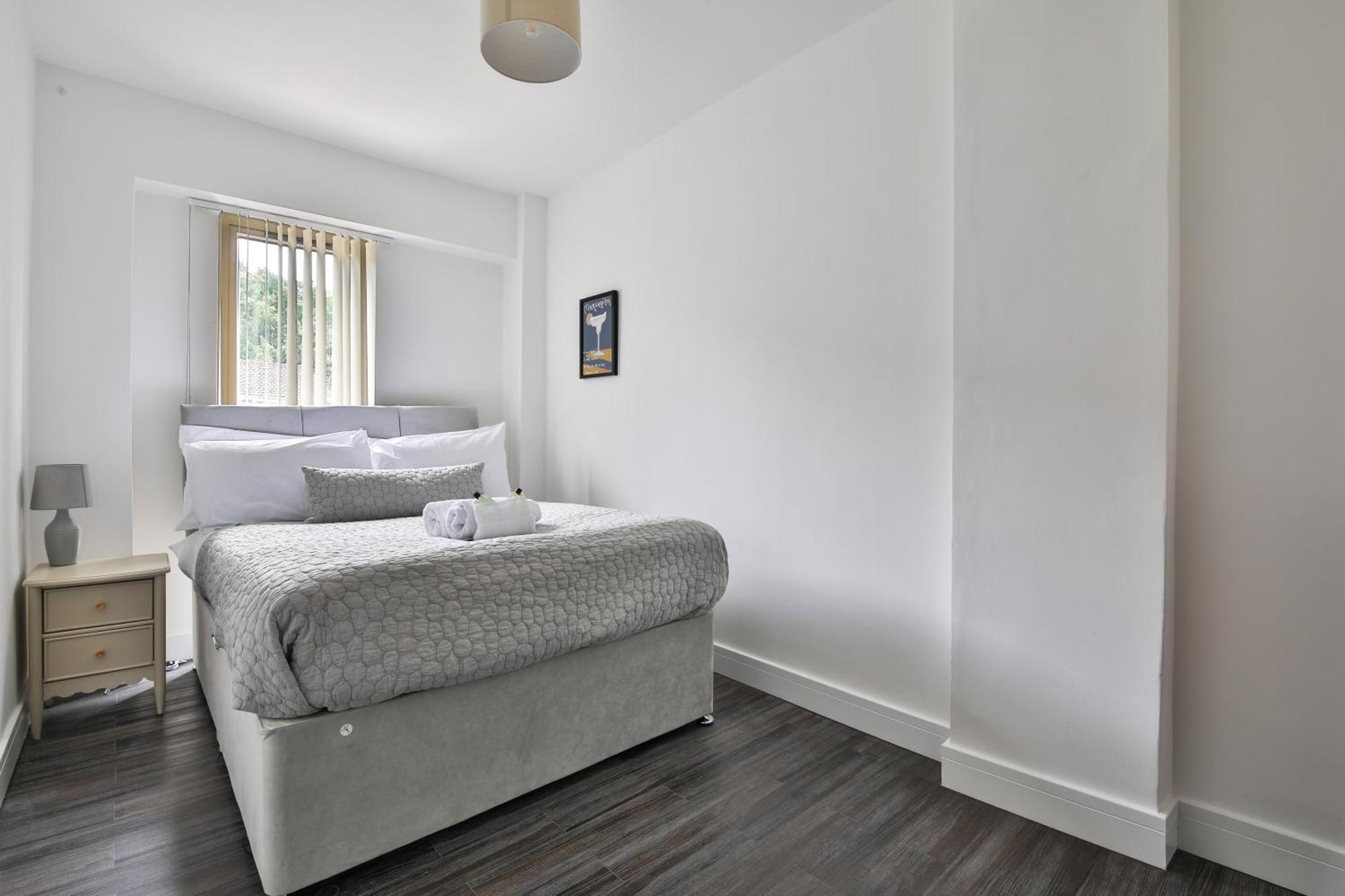 Amber Vista 2 Bedroom Apartments- Supermarket, Coffee Shop, Restaurants & Parking Below カーディフ エクステリア 写真