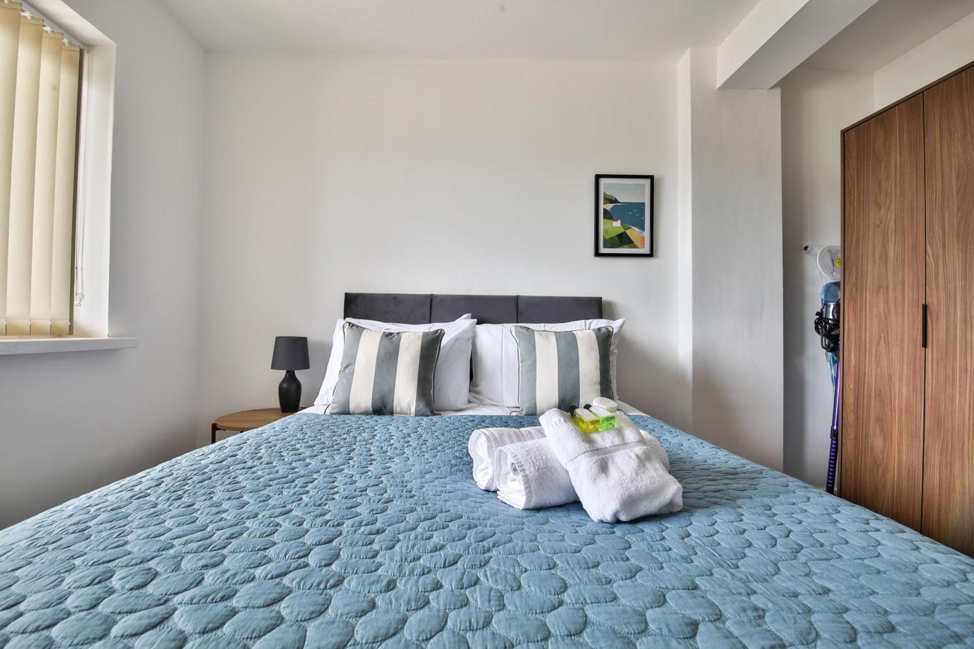 Amber Vista 2 Bedroom Apartments- Supermarket, Coffee Shop, Restaurants & Parking Below カーディフ エクステリア 写真